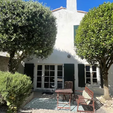 別荘 Charming House With Garden Near The Port