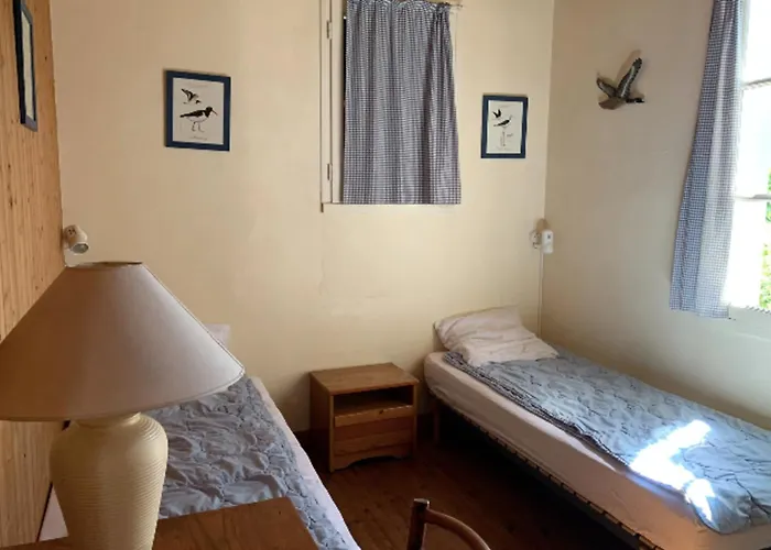 Charming House With Garden Near The Port 펜션 아르장르