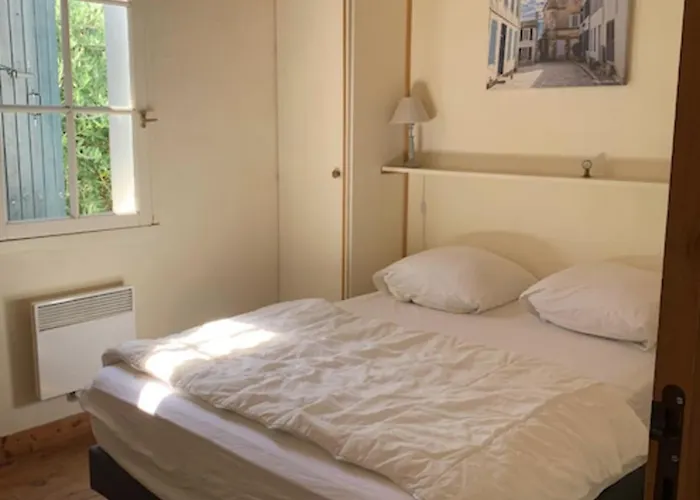 Charming House With Garden Near The Port 아르장르