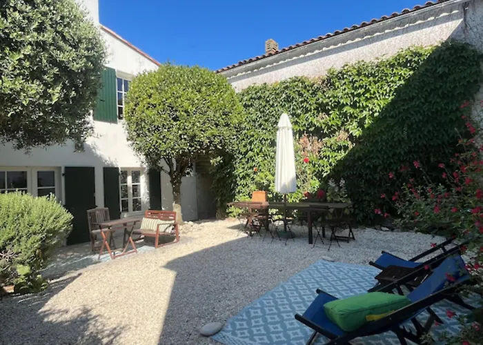 Charming House With Garden Near The Port 펜션 아르장르