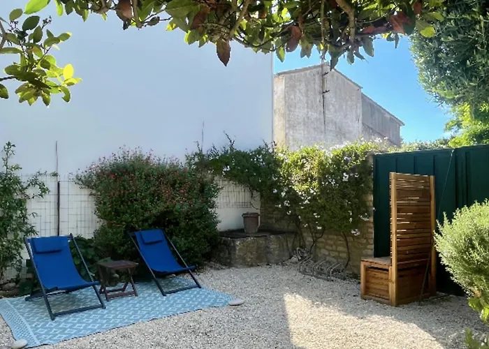 Charming House With Garden Near The Port 아르장르