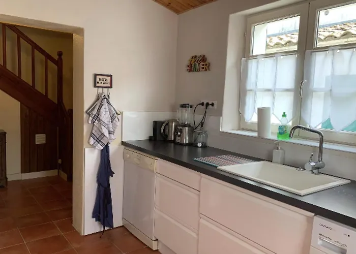 Charming House With Garden Near The Port 펜션