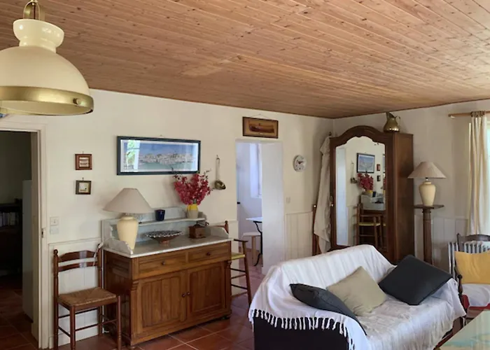 Charming House With Garden Near The Port 펜션 *